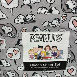 Peanuts Snoopy Grey Pink Queen Sheet Set